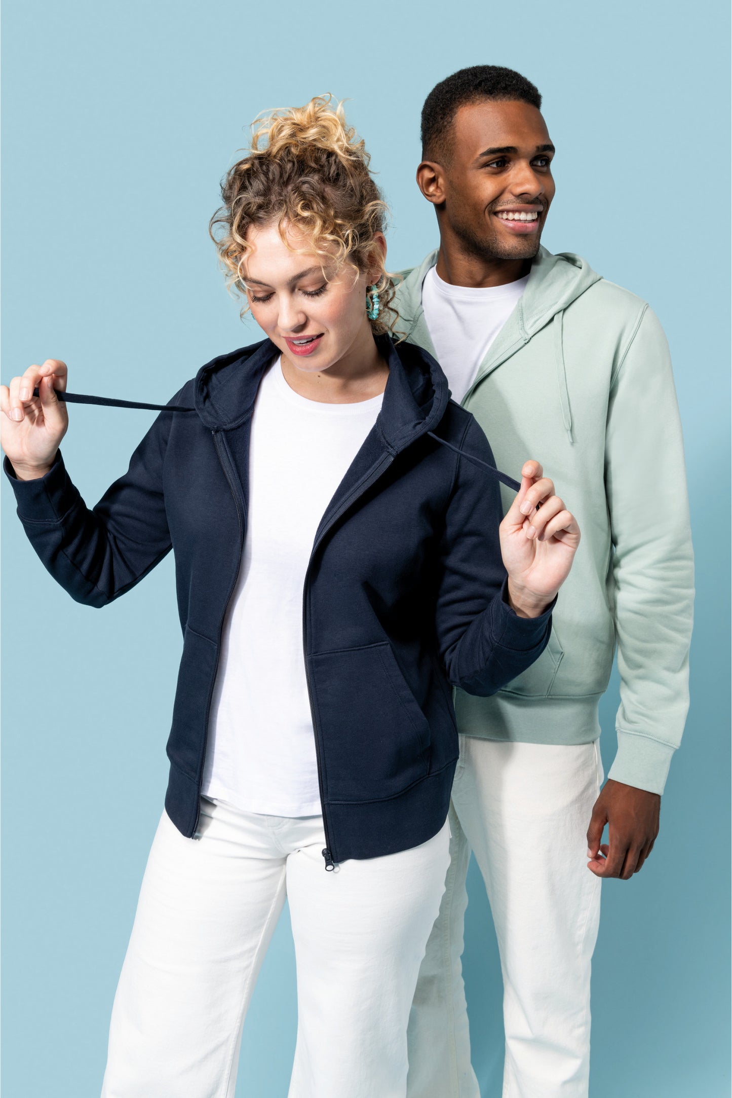 SN4030 SUDADERA CON CAPUCHA Y CREMALLERA. HOMBRE