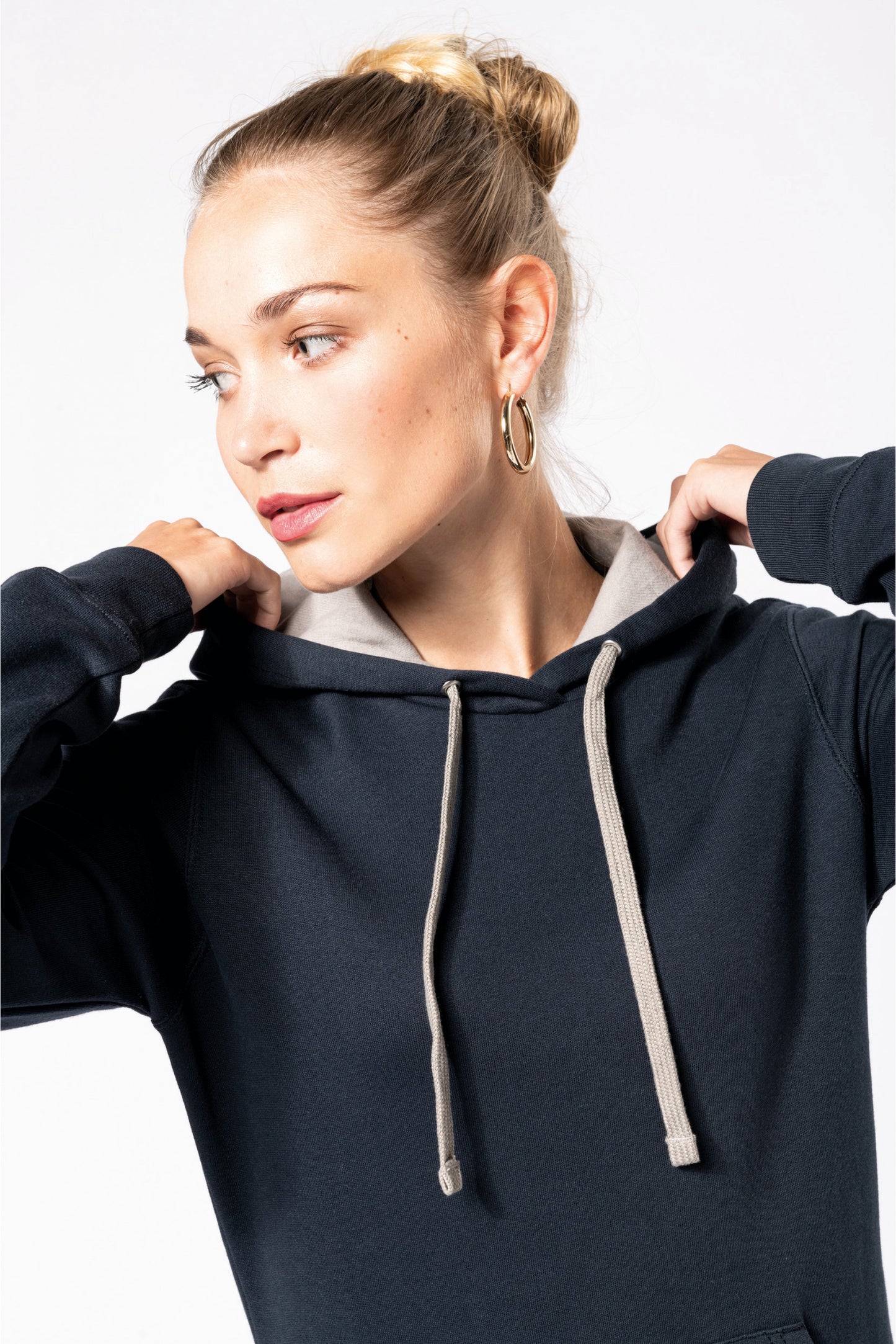 SN446 - SWEAT À CAPUCHE CONTRASTANT